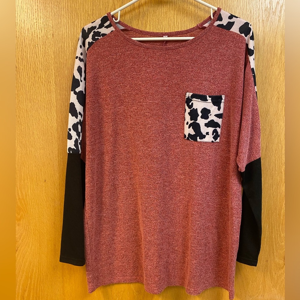 Boutique Cow-print Top oversized small